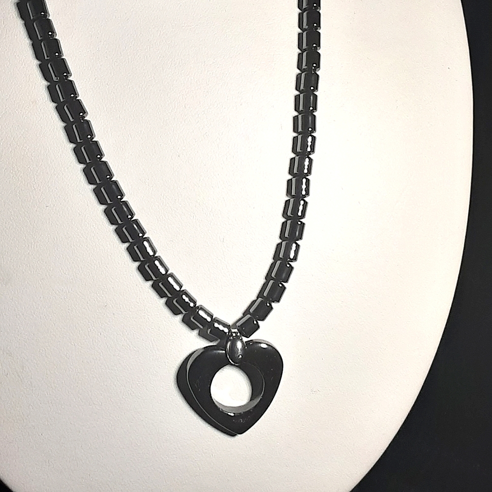 HEMATITE HEART PENDANT NECKLACE